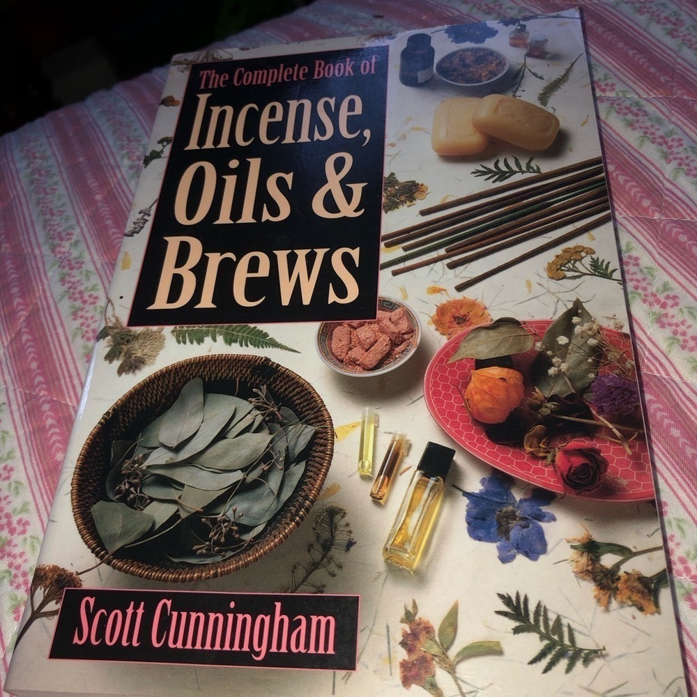 The Complete Book of Incense, Oils & Brews by